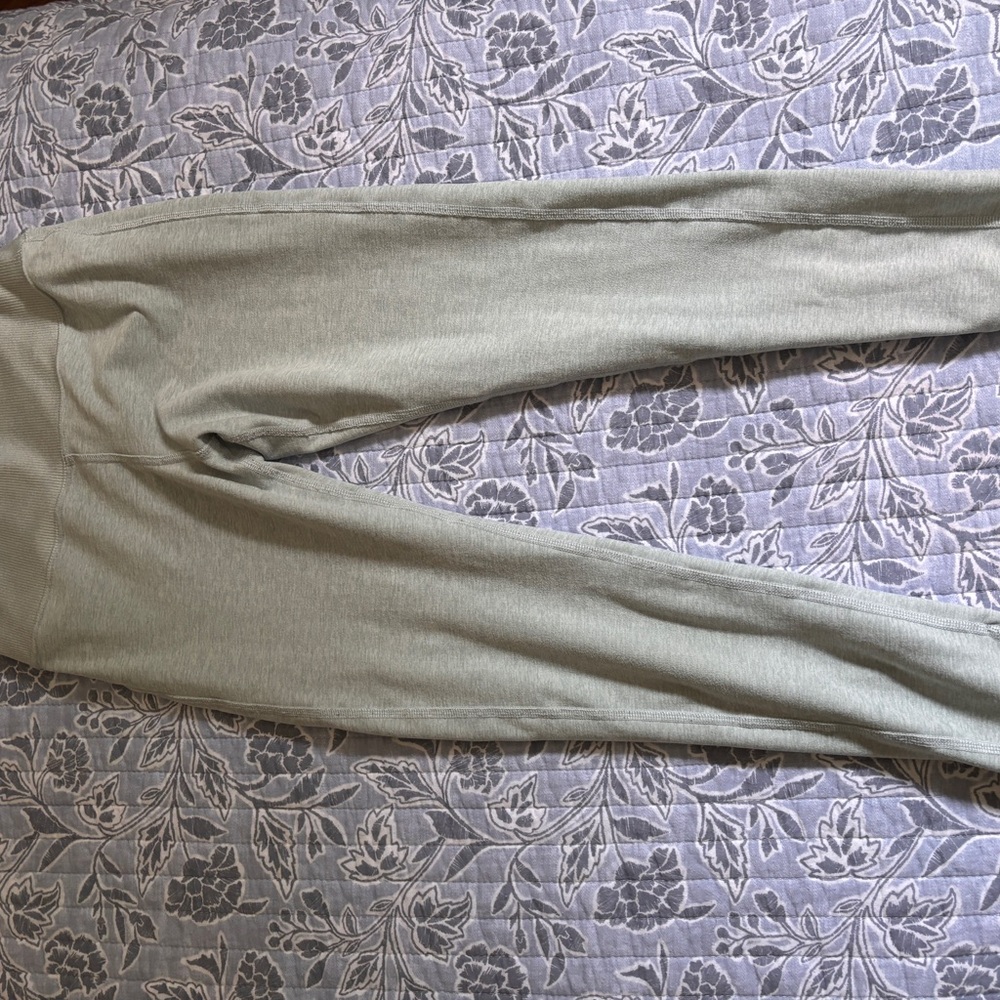 Alo yoga leggings!!